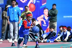  如何高效组织青少年篮球队季前赛：策略与经验分享